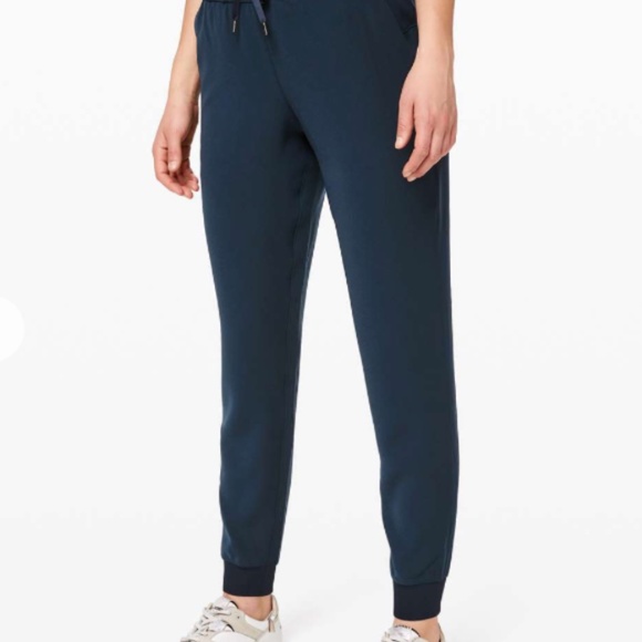 Lululemon On The Fly Jogger True Navy Size 10 Never Worn - Picture 1 of 5